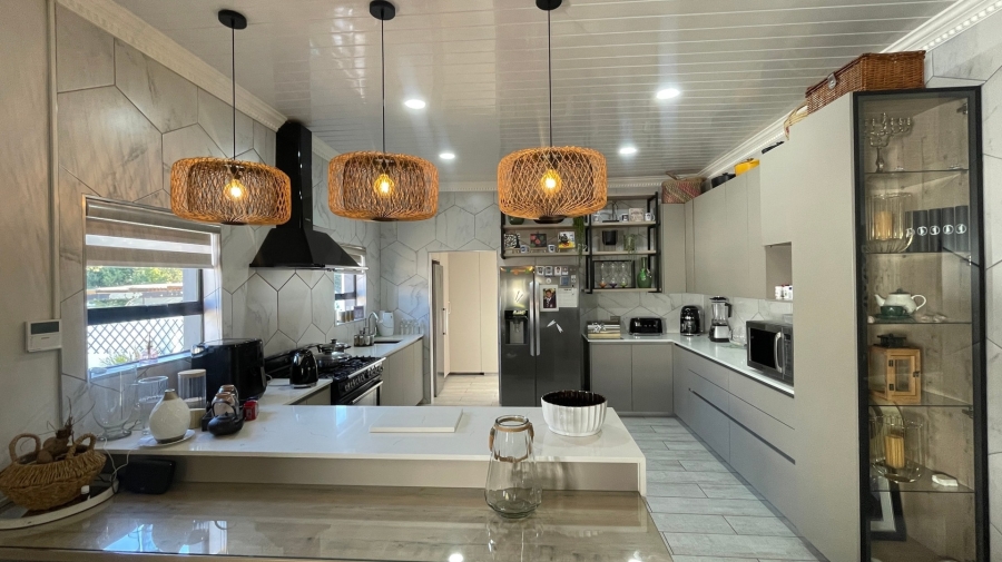 To Let 6 Bedroom Property for Rent in Wilkoppies North West